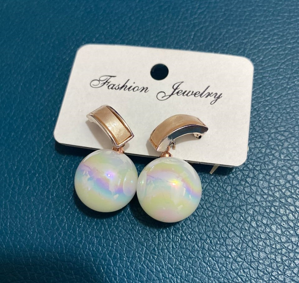 Wincham Fashion House golden pearl earrings with shiny round pearls and gold-tone studs