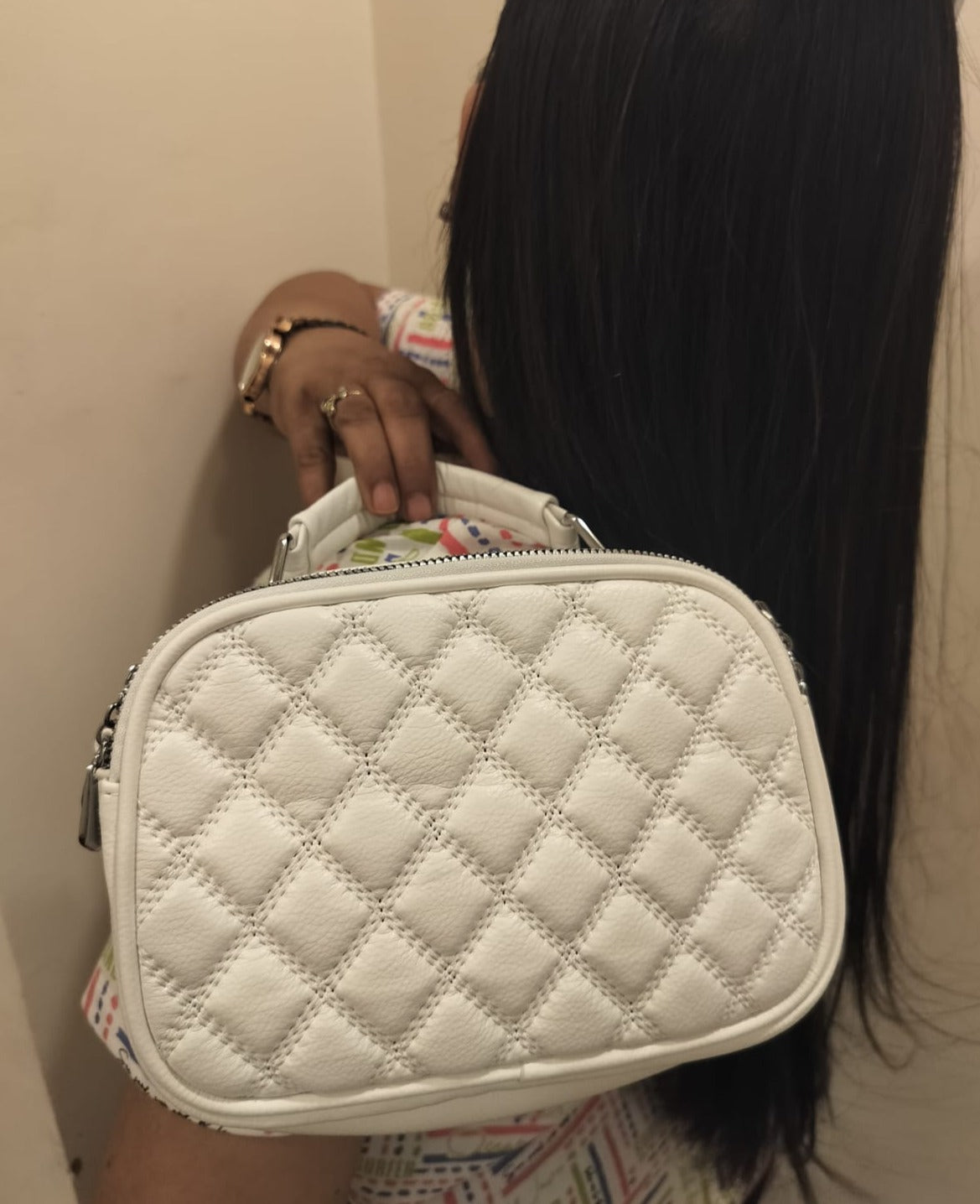 White Leather hand purse with 3 chain pockets