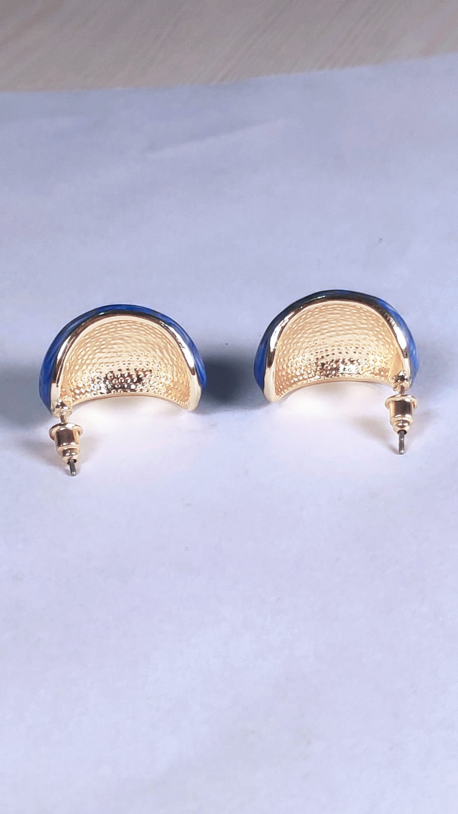 Wincham Fashion House Korean silver hoop earrings with textured gold and silver tones