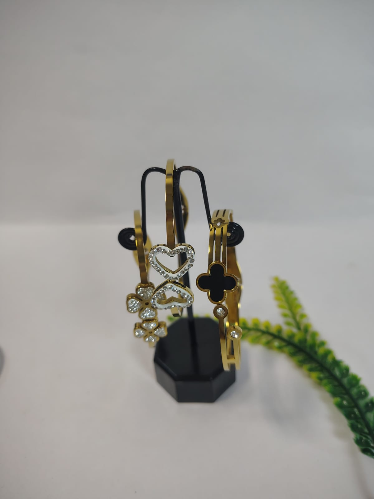Heart Motif Brecelet