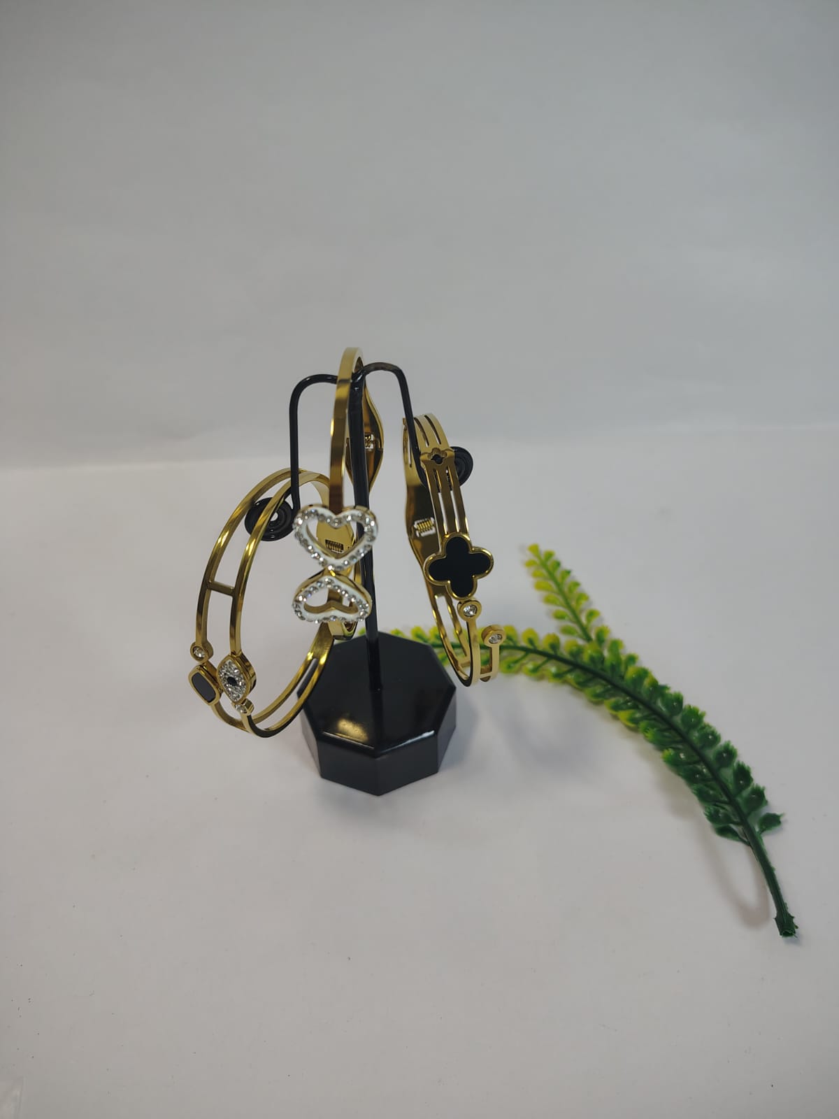 Heart Motif Brecelet