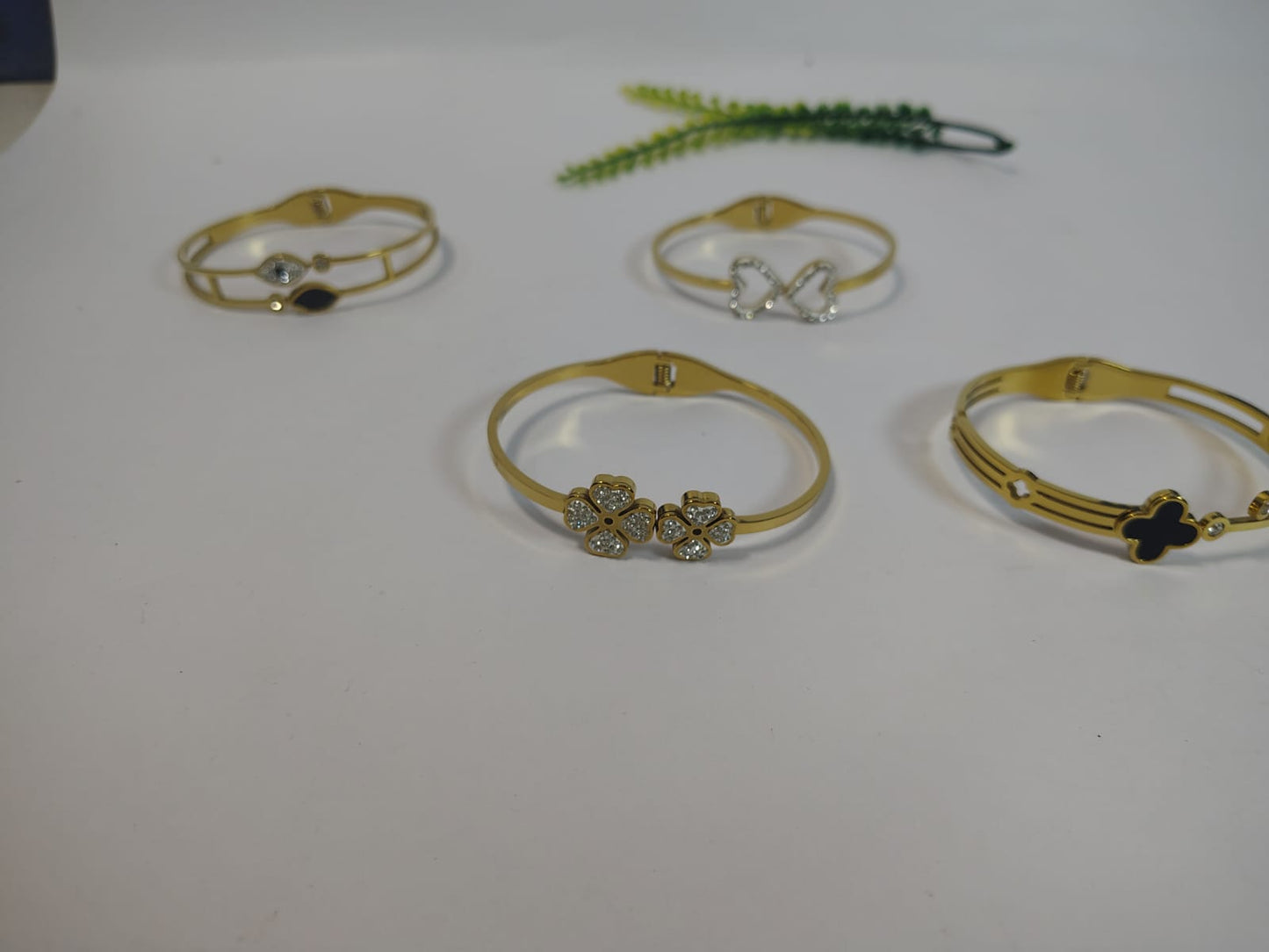 Heart Motif Brecelet
