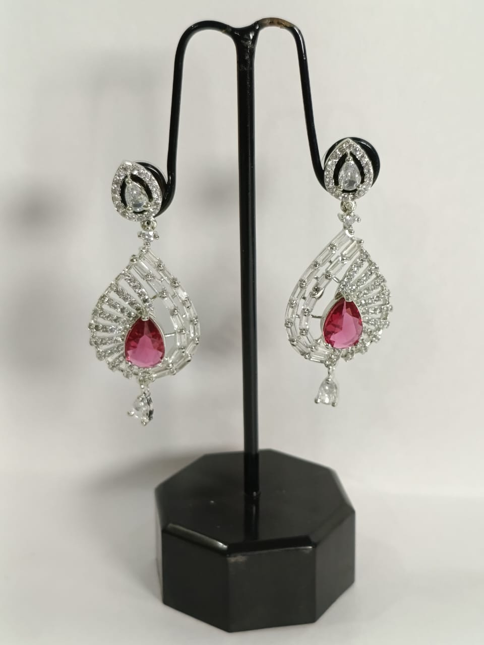 Elegant Wincham Fashion House earrings with ruby and sparkling diamonds in a teardrop design
