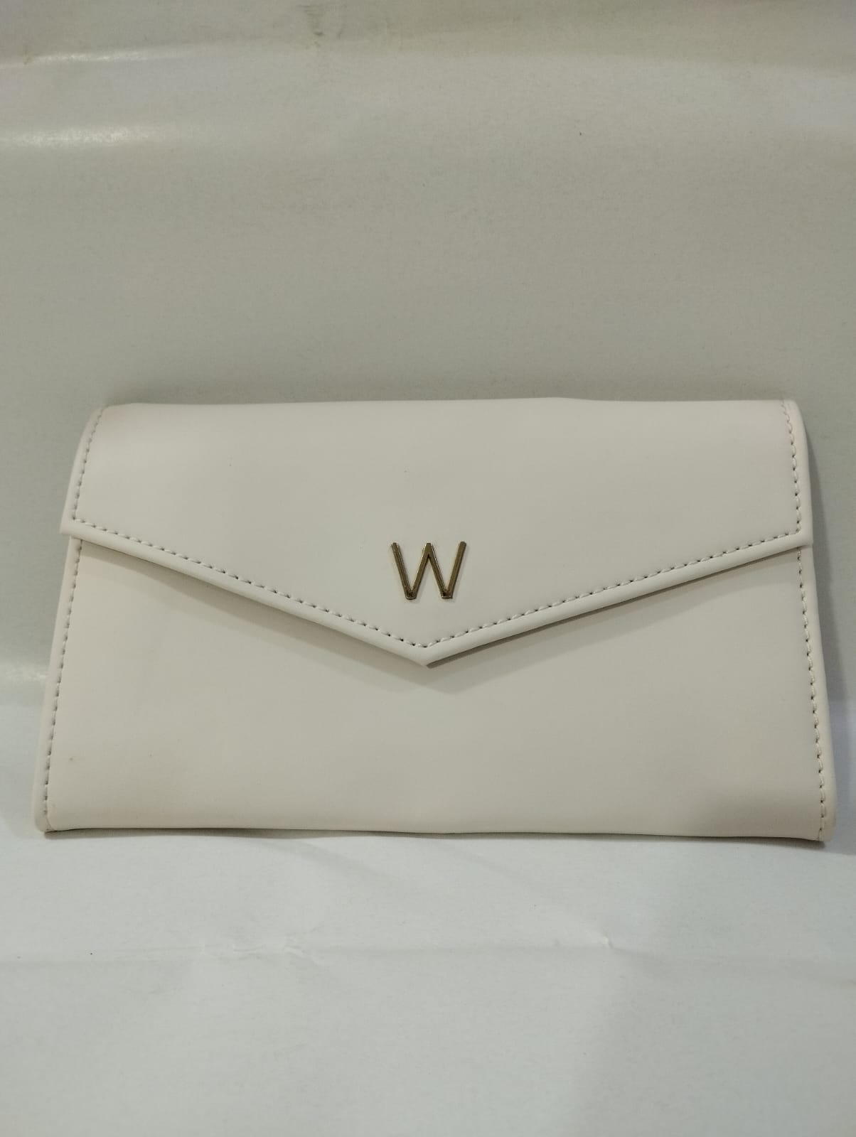 Wincham Fashion House small hand bag purse in stylish white leather with a sleek envelope design